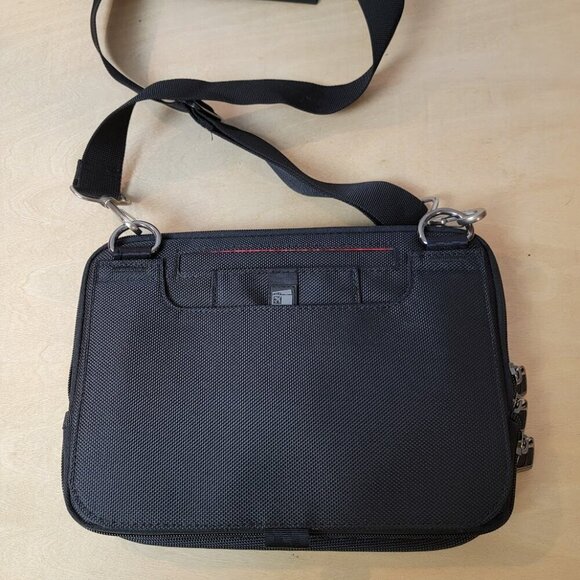 Ativa Mobil IT Ultimate Travel Essential Netbook Caddy - Like New - Picture 5 of 16